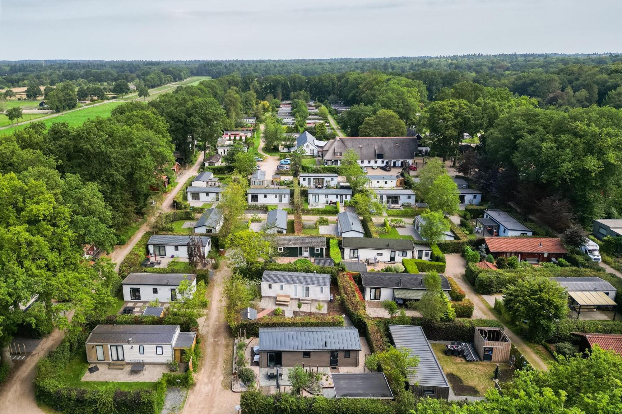 Modern Ingericht Chalet Op Groen Park Op De Veluwe Epe Exteriér fotografie